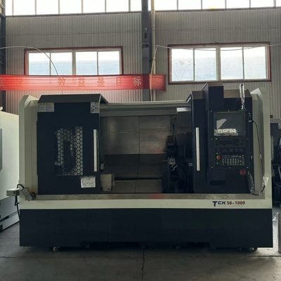 150L koelvloeistofcapaciteit Cnc draaibank draaiende machine hoge precisie Φ32mm Boren gereedschap Grootte 270mm X Axis Travel